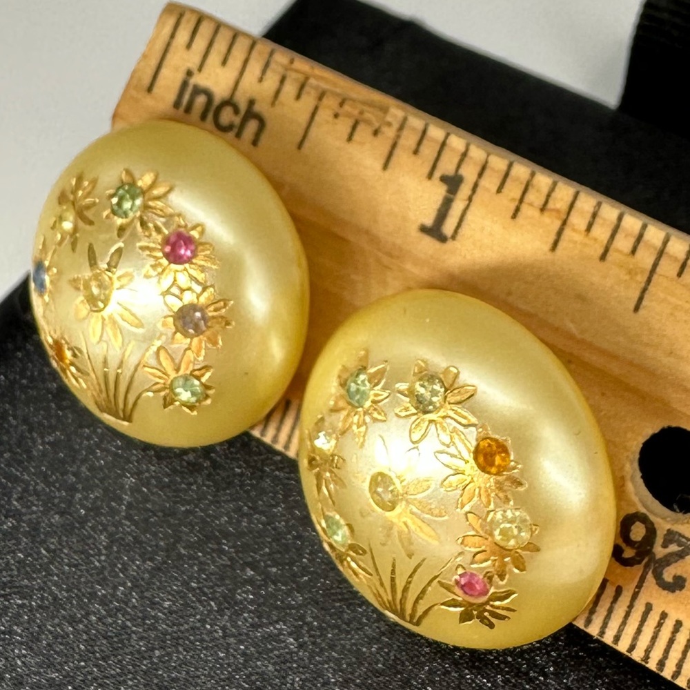 VINTAGE Multicolored Rhinestone Pearlescent Screwback nonpierced Earrings - Picture 8 of 11